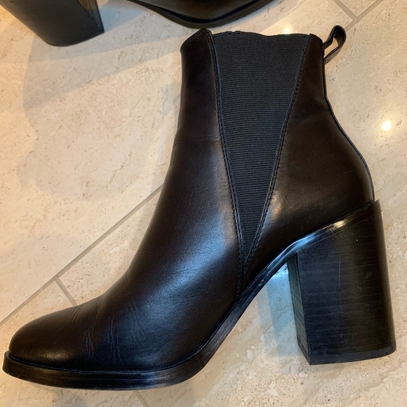 Jonak Paris - black leather heeled ankle boots - Picture 10 of 15
